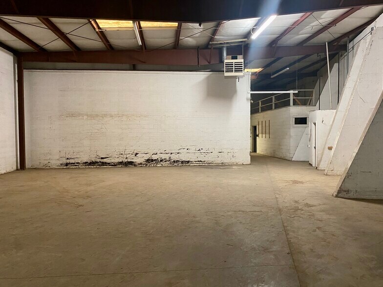 More Photos Of 418 W Peace St, Raleigh Warehouse For Lease