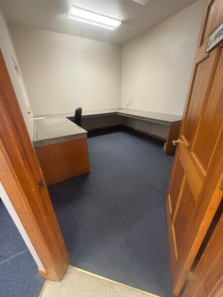 More Photos Of 1195 Newmark Ave, Coos Bay Storefront Retail Residential For Lease