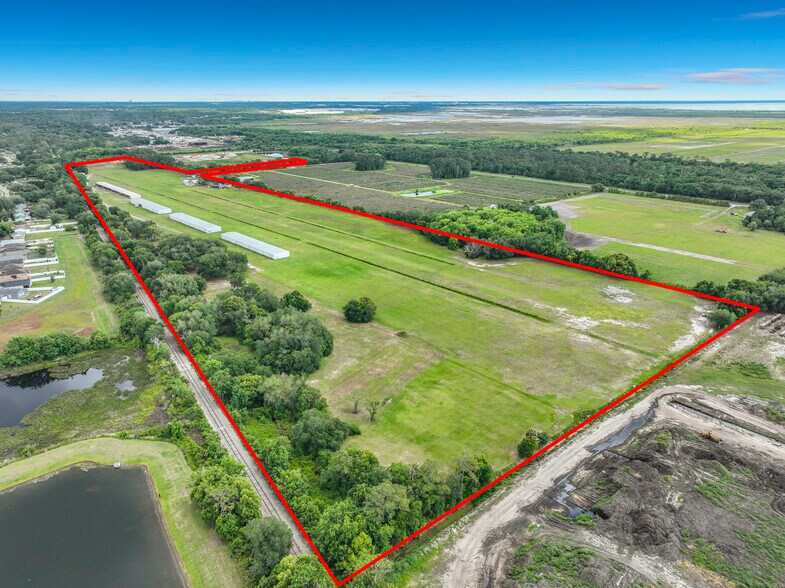 Primary Photo Of 7001 W Jones Ave, Mount Dora Airplane Hangar For Sale