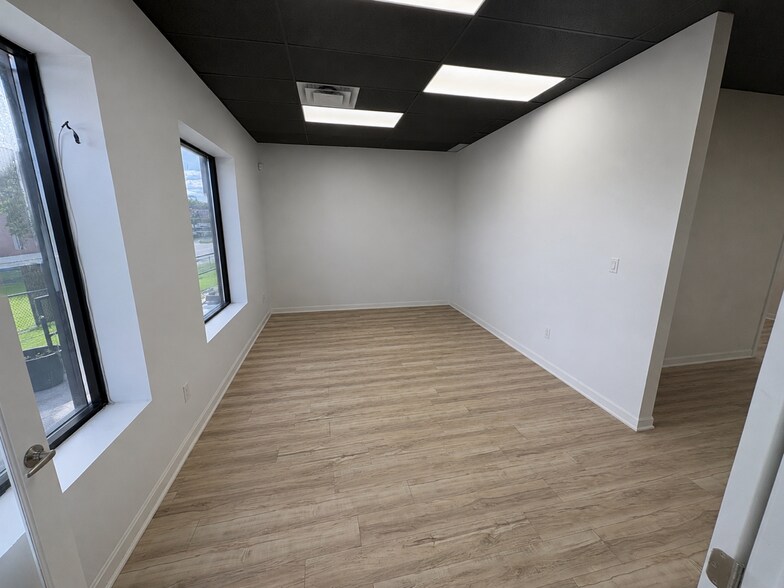 More Photos Of 18371 Hurontario St, Caledon Freestanding For Lease