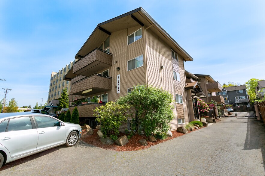More Photos Of 12728 33rd Ave NE, Seattle Apartments For Sale
