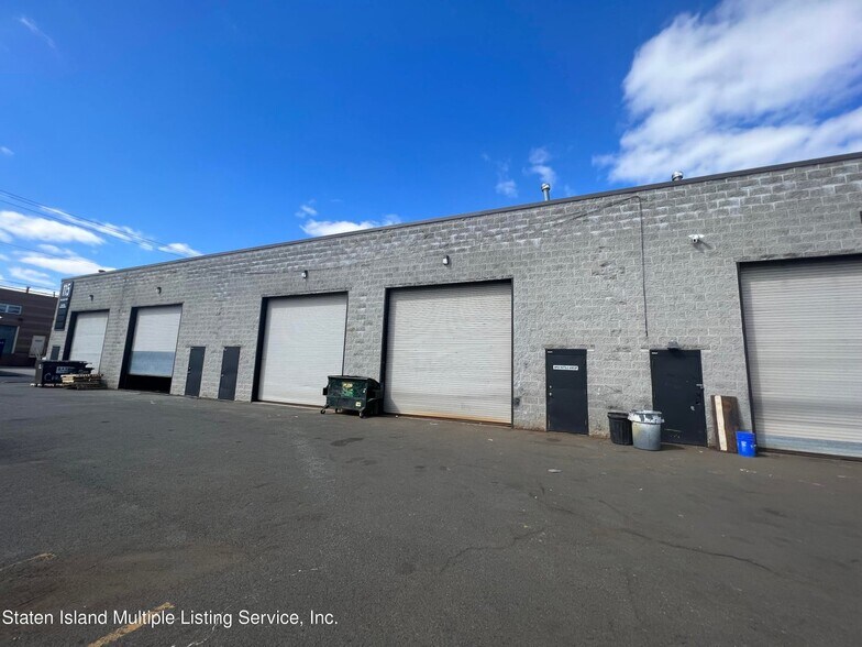 More Photos Of 115 Industrial Loop, Staten Island Distribution For Lease