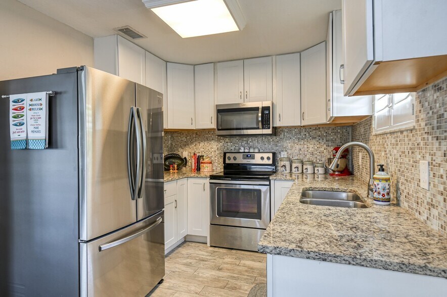 More Photos Of 105 Central Ave, Crescent City Office For Sale