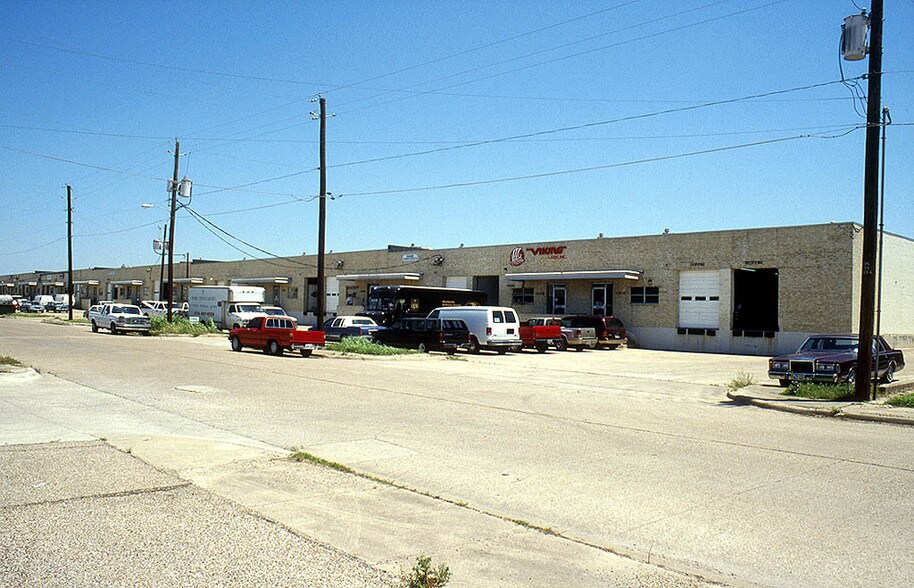More Photos Of 11414-11444 Chairman Dr, Dallas Distribution For Lease