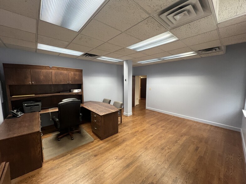 More Photos Of 114 E Eighth St, Cincinnati Loft Creative Space For Lease