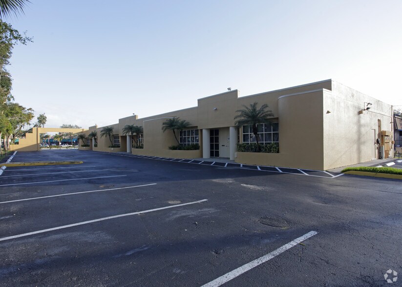 More Photos Of 6800 W Commercial Blvd, Lauderhill Office For Lease