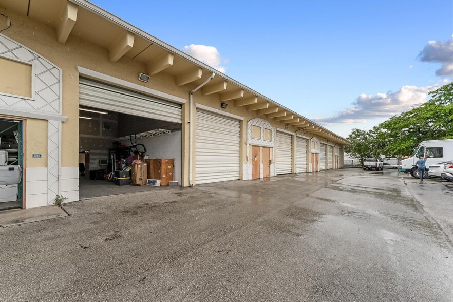 More Photos Of 2201-2227 SW 57th Ave, West Park Warehouse For Sale