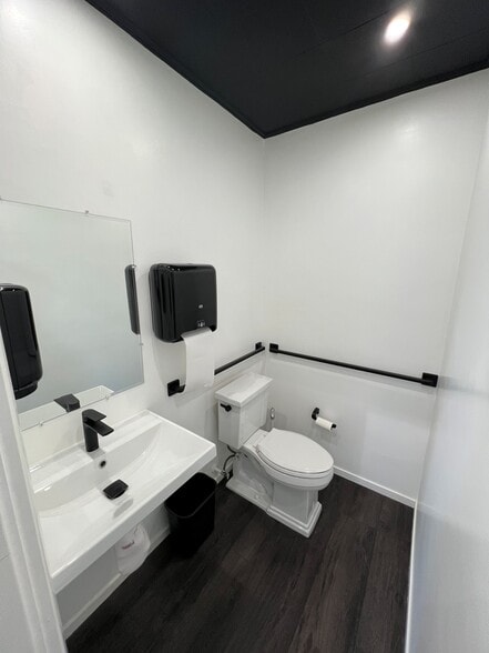 More Photos Of 809 S Gaffey St, San Pedro Office For Lease
