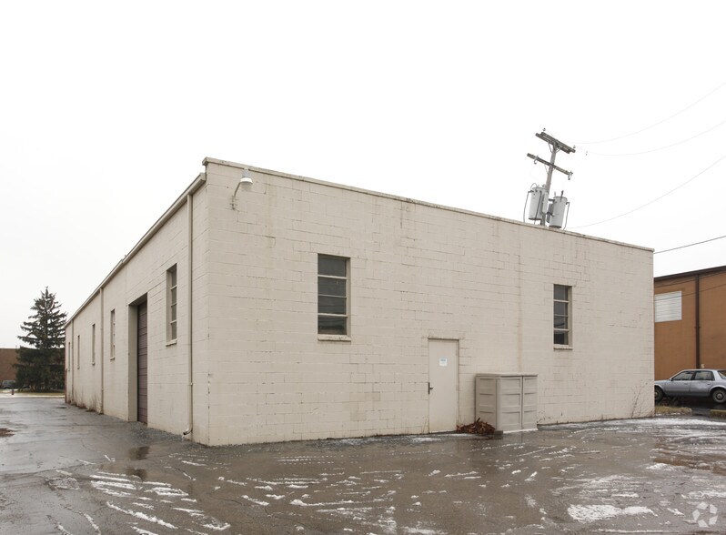 More Photos Of 408 Oliver St, Troy Warehouse For Lease