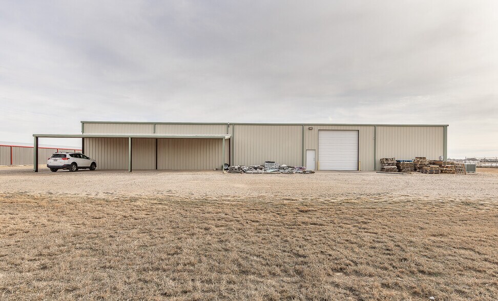 More Photos Of 2303 Private Road 7340 rd, Lubbock Warehouse For Lease