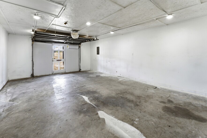 More Photos Of 19470 US Highway 69 N, Lindale Flex For Lease