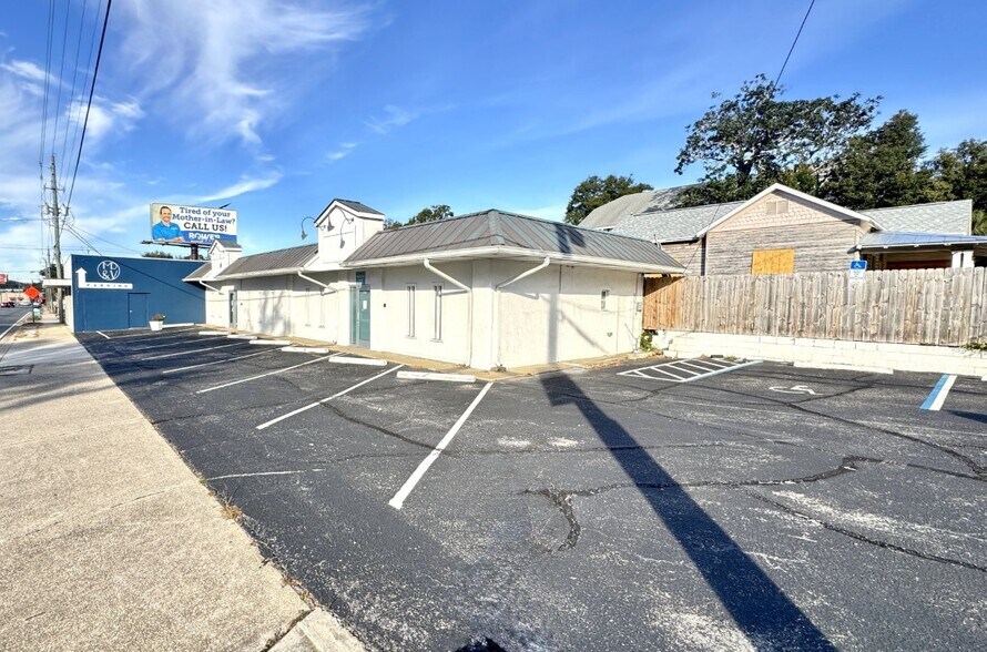 More Photos Of 400 W Cervantes St, Pensacola Flex For Lease