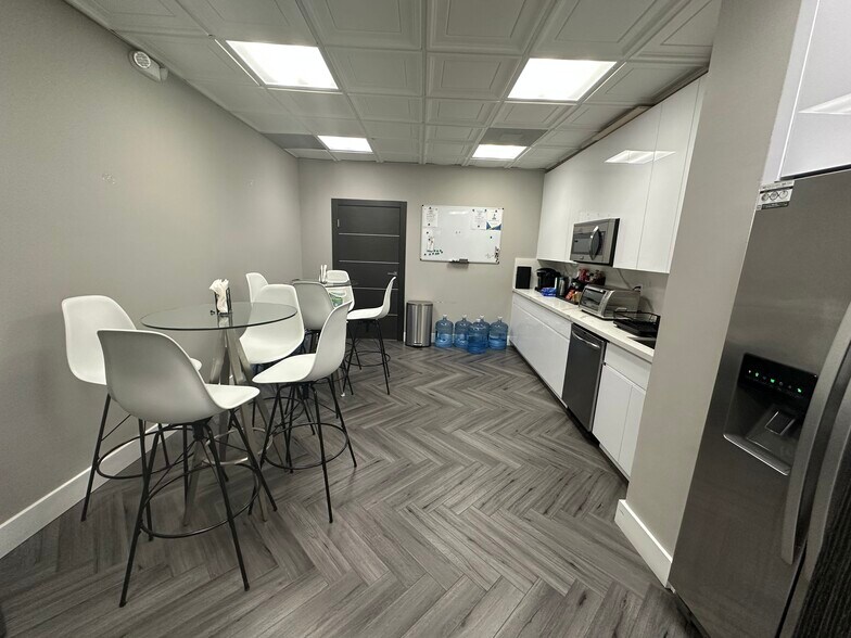 More Photos Of 520 NW 165th St, North Miami Beach Office For Sale