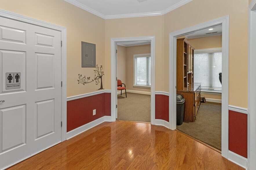 More Photos Of 815 John Harper Rd, Shepherdsville Office For Sale