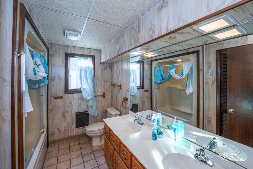 More Photos Of 104 W Houghton Lake Dr, Prudenville Hotel For Sale