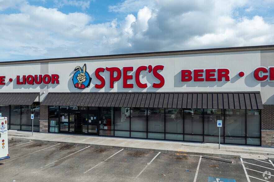 More Photos Of 23611 Highway 59, Porter Supermarket For Sale