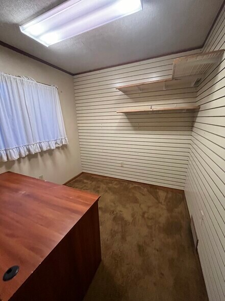 More Photos Of 9 Herrick Aly, Monroeville Freestanding For Sale