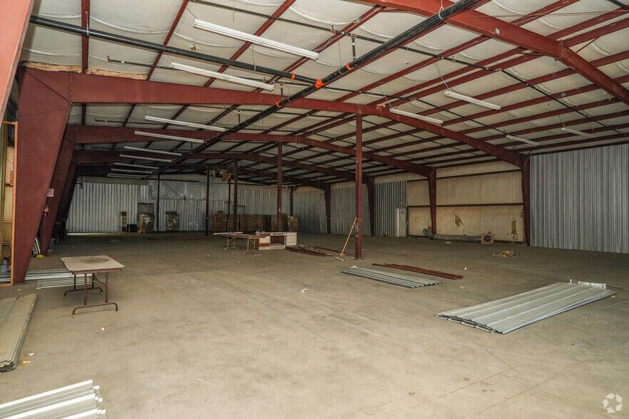 More Photos Of 216 Industrial Dr, Ridgeland Warehouse For Lease