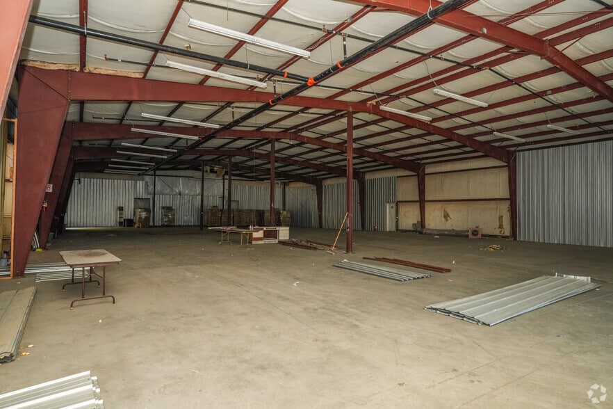 More Photos Of 216 Industrial Dr, Ridgeland Warehouse For Sale