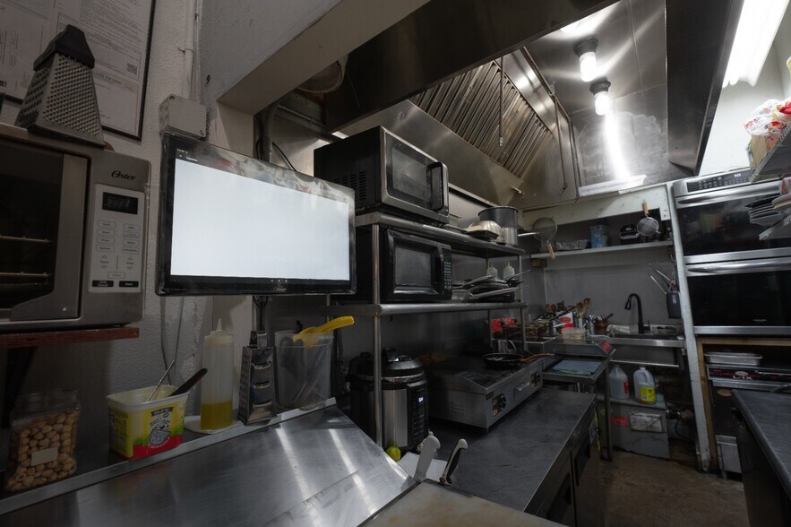 More Photos Of 1652 SW 8th St, Miami Restaurant For Sale