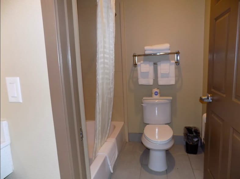 More Photos Of 200 S Lavaca, Moulton Hotel For Sale