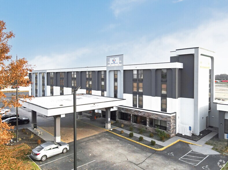 More Photos Of 2311 N Shadeland Ave, Indianapolis Hotel For Sale