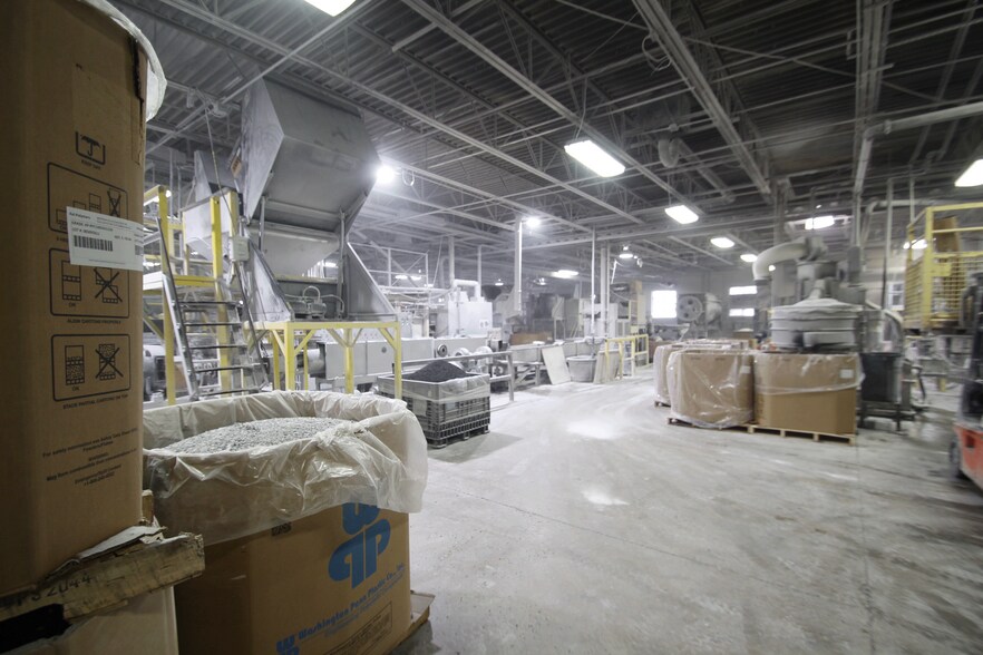 More Photos Of 104 Lee St, Lodi Manufacturing For Lease