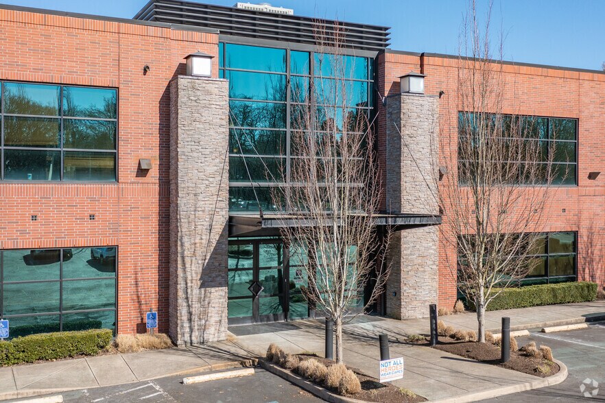 More Photos Of 8050 SW Warm Springs St, Tualatin Medical For Lease