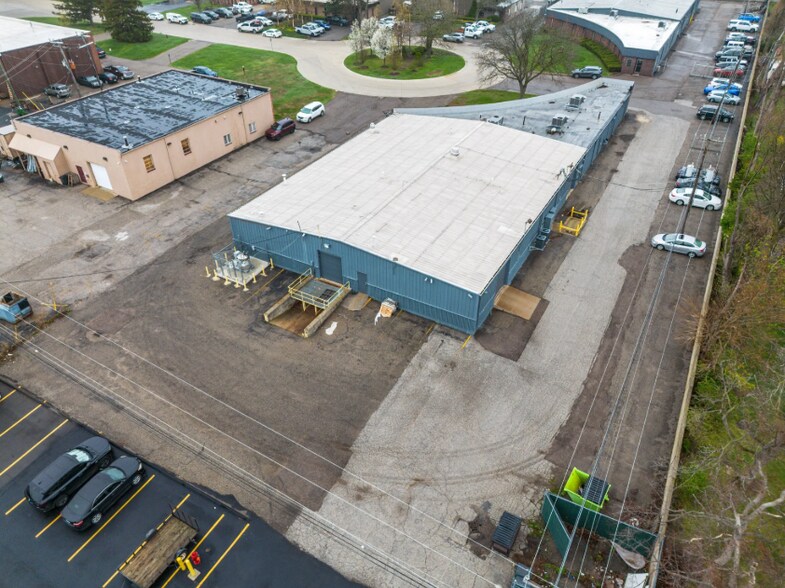 More Photos Of 333-353 Oliver Dr, Troy Warehouse For Sale