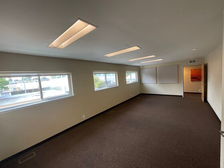 More Photos Of 825 San Antonio Rd, Palo Alto Office For Sale