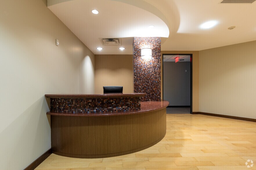 More Photos Of 13465 Midway Rd, Farmers Branch Office For Lease