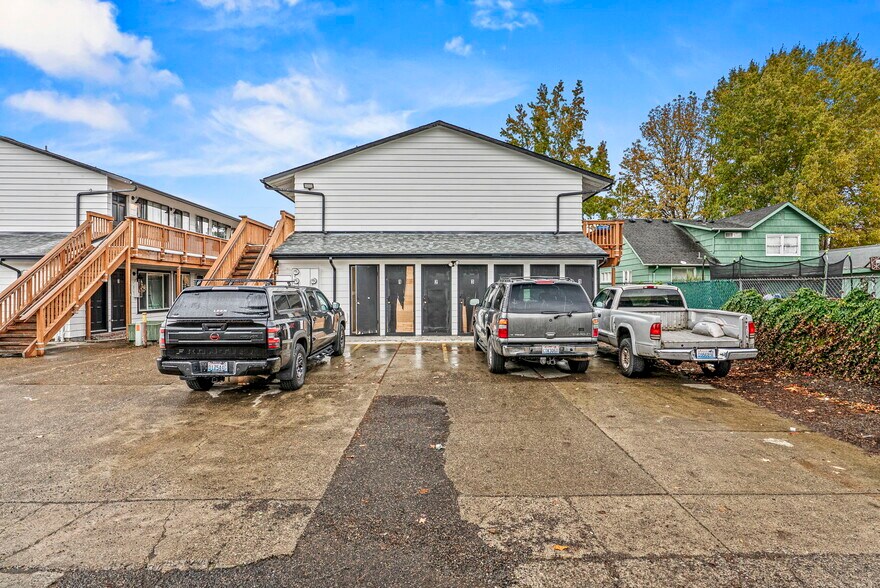 More Photos Of 947 7th Ave, Longview Apartments For Sale