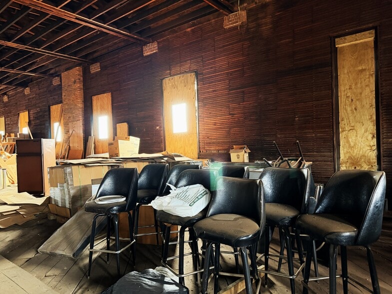 More Photos Of 1030 S Main St, Rockford Loft Creative Space For Sale