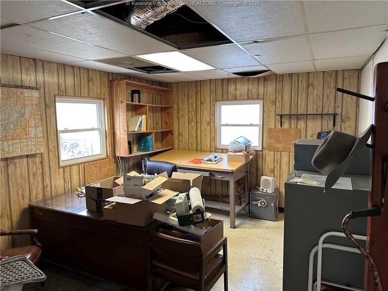 More Photos Of 126 6th Ave, South Charleston Flex For Sale