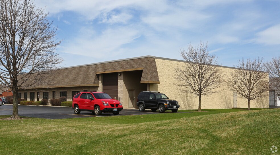 More Photos Of 253 Commerce Dr, Grayslake Warehouse For Sale