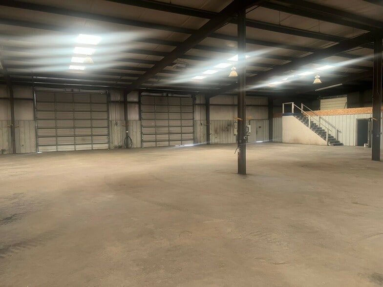 More Photos Of 5152 US Highway 271, Tyler Showroom For Sale