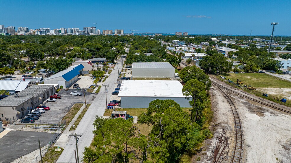 More Photos Of 2169 10th St, Sarasota Warehouse For Sale