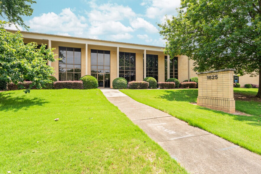 More Photos Of 1625 Stone Ridge Dr, Stone Mountain Warehouse For Lease