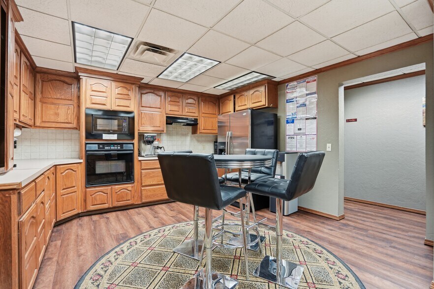 More Photos Of 14220 S Meridian Ave, Oklahoma City Warehouse For Sale