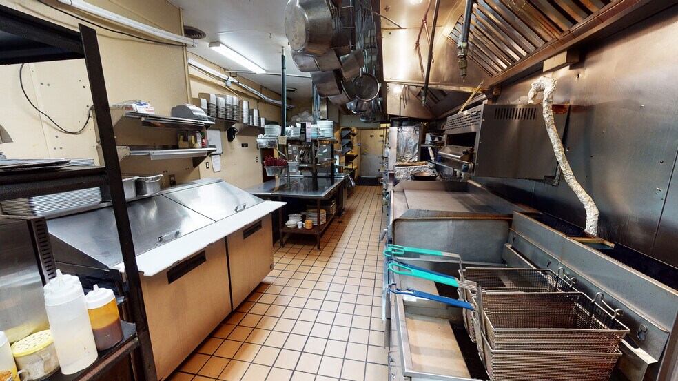 More Photos Of 150 Erie St, Dauphin General Retail For Sale