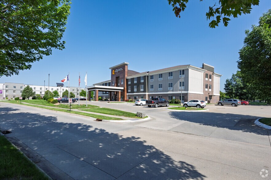 More Photos Of 2402 SE Tones Dr, Ankeny Hotel For Sale