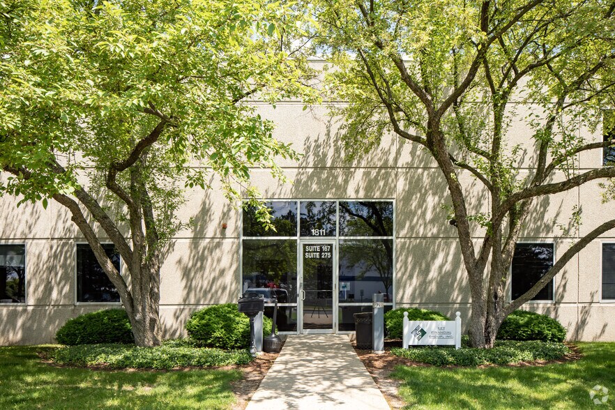 More Photos Of 1811 High Grove Ln, Naperville Office For Lease