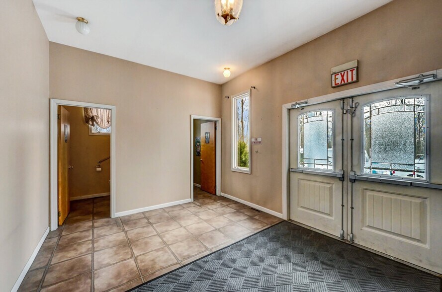 More Photos Of 15924 PA-407 Sr, Fleetville Religious Facility For Lease