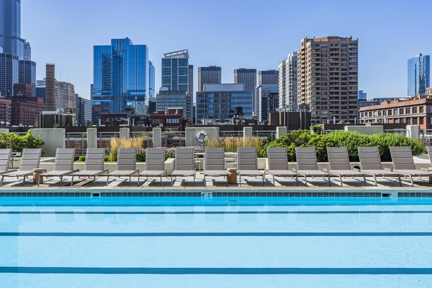 More Photos Of 555 W Kinzie St, Chicago Multifamily For Sale