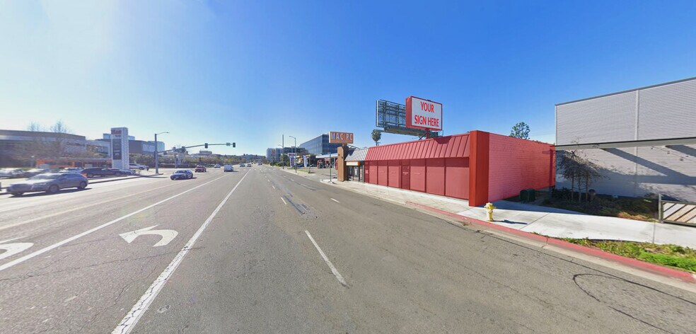 More Photos Of 6433-6437 Topanga Canyon Blvd, Woodland Hills Storefront For Lease
