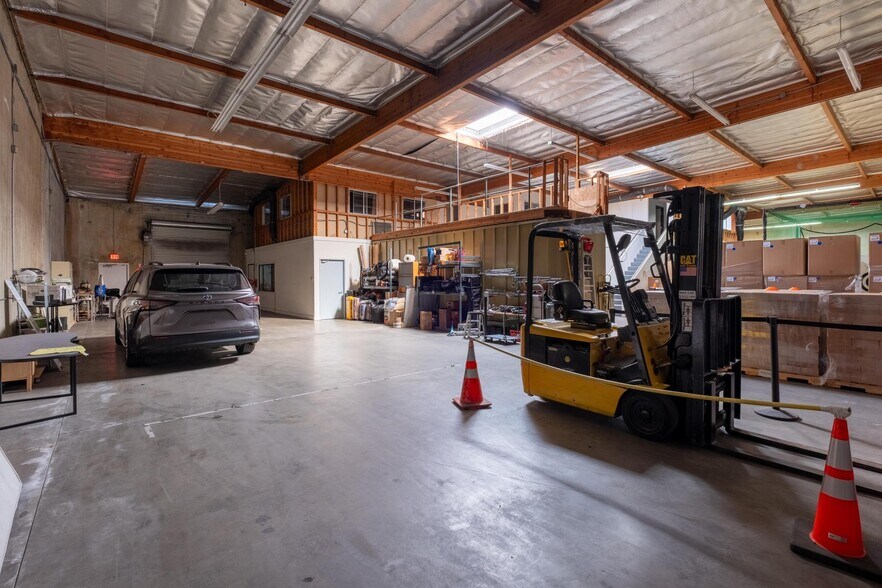 More Photos Of 22809 Lockness Ave, Torrance Warehouse For Sale