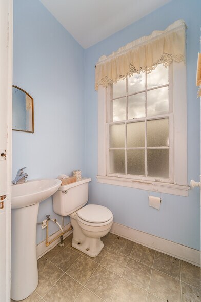 More Photos Of 412 McDonald St, Waycross Specialty For Sale