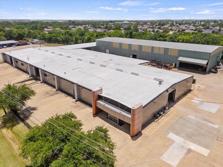 More Photos Of 905 E Broad St, Forney Manufacturing For Lease