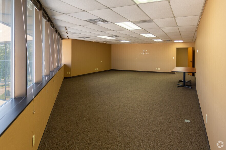 More Photos Of 4100 Perimeter Center Dr, Oklahoma City Unknown For Lease