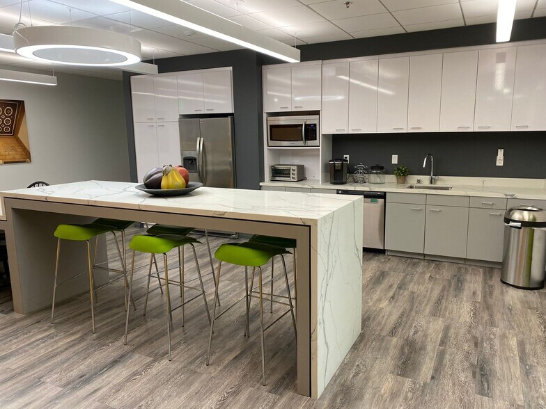 More Photos Of 2642 Michelle Dr, Tustin Office For Lease